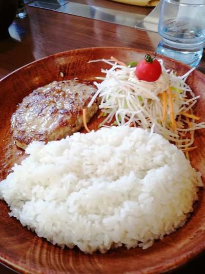 ★ヤマダ電機にスマホケースを買いに行った帰りのハンバーグランチ ★ヤマダ電機にスマホケースを買いに行った帰りのハンバーグランチ