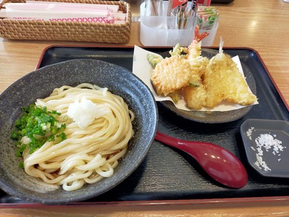 ★寒くなってきても、麺天さんの天ぷらうどんは冷やしを頼む ★寒くなってきても、麺天さんの天ぷらうどんは冷やしを頼む
