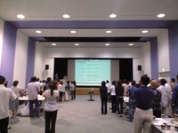 懇親会中です