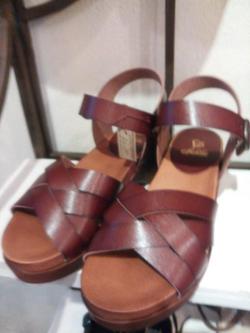 サンダル何点か入荷!
