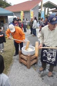 第二回　今帰仁城跡ふれあい手作り市。