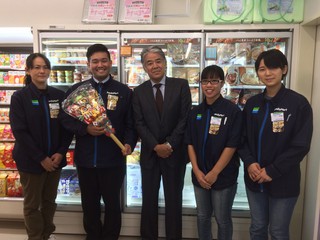 御用始めとファミリーマート巡回 御用始めとファミリーマート巡回