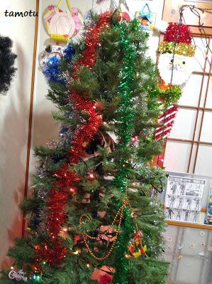 クリスマスツリーは猫タワー?! クリスマスツリーは猫タワー?!