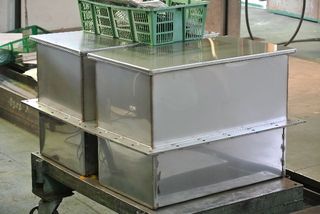 ステンレスの箱
