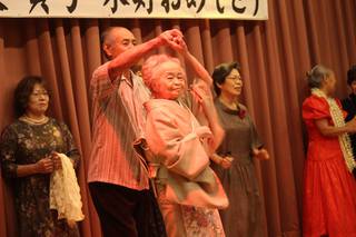 大先輩が88歳の祝宴が開かれる 大先輩が88歳の祝宴が開かれる