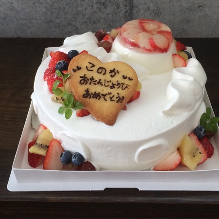 *ベビー用ヨーグルトゼリーを乗せたバースデーケーキ *ベビー用ヨーグルトゼリーを乗せたバースデーケーキ