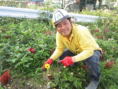 平成26年5月2日(金) ゴールデンウィーク前の地域一斉ボランティア清掃活動と会社周辺草刈り作業 平成26年5月2日(金) ゴールデンウィーク前の地域一斉ボランティア清掃活動と会社周辺草刈り作業