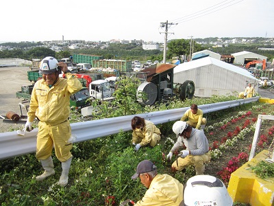 平成26年5月2日(金) ゴールデンウィーク前の地域一斉ボランティア清掃活動と会社周辺草刈り作業 平成26年5月2日(金) ゴールデンウィーク前の地域一斉ボランティア清掃活動と会社周辺草刈り作業