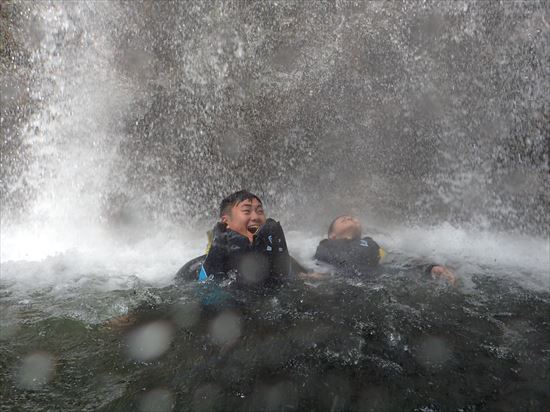 梅雨でも沖縄自然体験やんばる滝リバートレッキング沢登りコース2016.5.15
