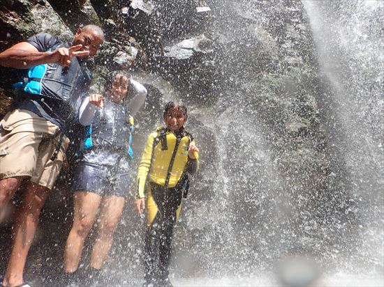 夏は沖縄自然体験やんばる滝リバートレッキング沢登りコース2016.7.28