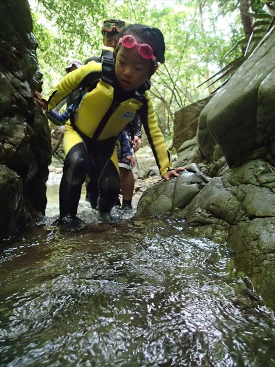 沖縄自然体験やんばる滝リバートレッキング沢登りコース8.22