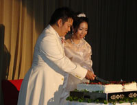 結婚式で