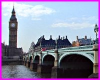 ロンドンの伝統的橋が午後にはエッチな橋に