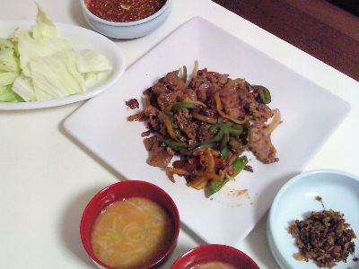 焼肉のタレとサンチュ味噌
