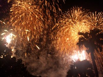 花火1万発