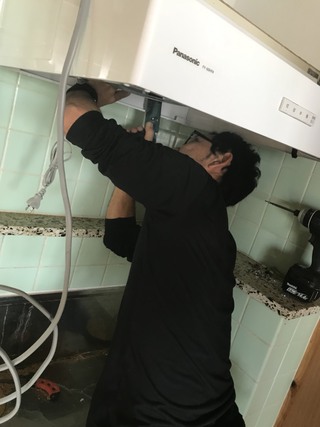 那覇市 マンション レンジフード 照明 取替工事 那覇市 マンション レンジフード 照明 取替工事