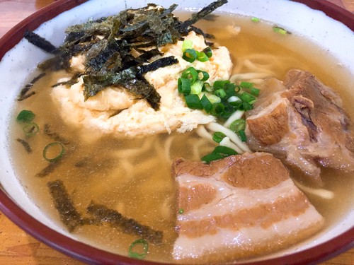 【閉店しています】海苔と玉子が沖縄そばに？！新しい提案がここに。「そば処　麺そーれ」