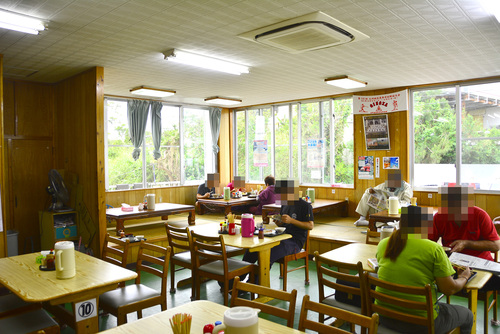 【閉店しています】昼時はいつも満席!金武町の人気ドカ盛り食堂「ぎんばる食堂」 【閉店しています】昼時はいつも満席!金武町の人気ドカ盛り食堂「ぎんばる食堂」
