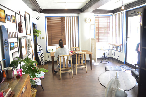 嘉手納町のメインストリートにあるオシャレカフェ。3S cafe(スリーエスカフェ)