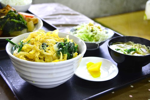 てびち好き集まれ!創業35年!金武町にある老舗食堂。「和泉食堂」 てびち好き集まれ!創業35年!金武町にある老舗食堂。「和泉食堂」
