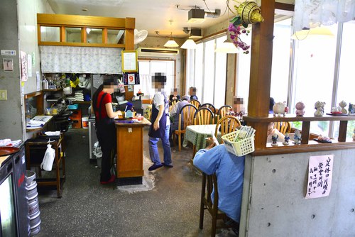 てびち好き集まれ!創業35年!金武町にある老舗食堂。「和泉食堂」 てびち好き集まれ!創業35年!金武町にある老舗食堂。「和泉食堂」