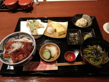 ★ランチ営業中の居酒屋さんの鰻丼定食