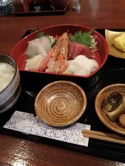 ★居酒屋さんのランチ営業で豪華な刺身定食