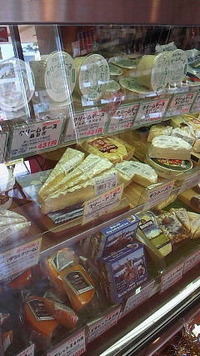 ただ今、美味しいチーズを仕入れ中^ー^) 2010/03/19 13:53:05