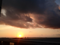 夕日を横目に・・ 2014/09/07 19:35:24