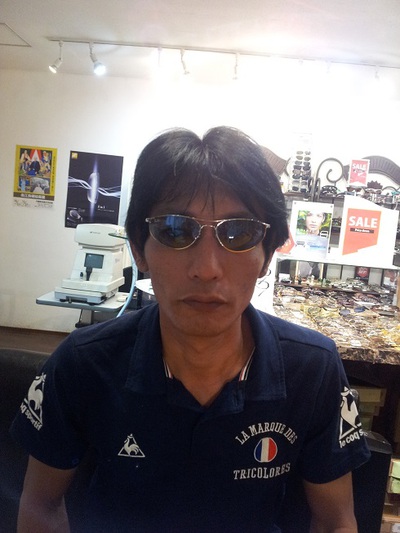 ビッグメガネの新里です