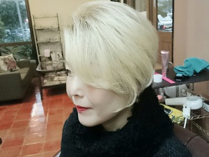 金髪ショート