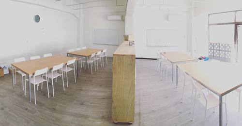 世界初の教室、開校！