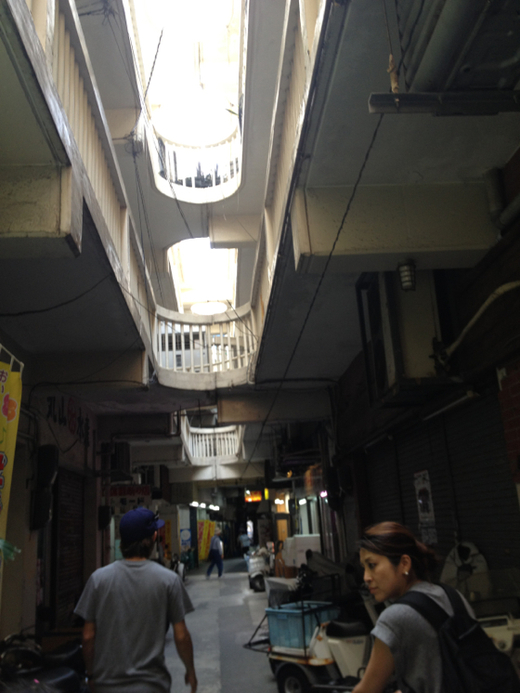 【平和通り散策】ドライフルーツ専門店を発見！そしてラジオ体操が始まったよ。