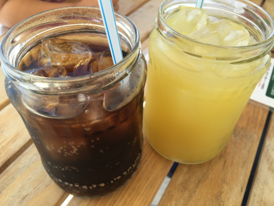 ウミカジテラスの飲食店 ハンバーガ 氾濫バーガー チムフガス