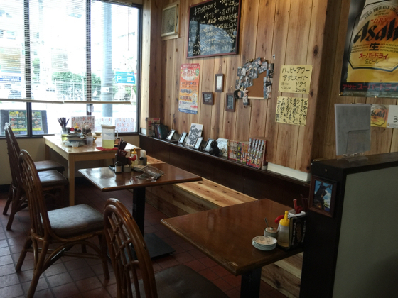 ラーメン屋 琉家 店内