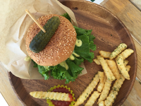 【氾濫バーガー チムフガス】とちょっと不思議な名前のハンバーガーを食べにウミカジテラスへ行ってみた