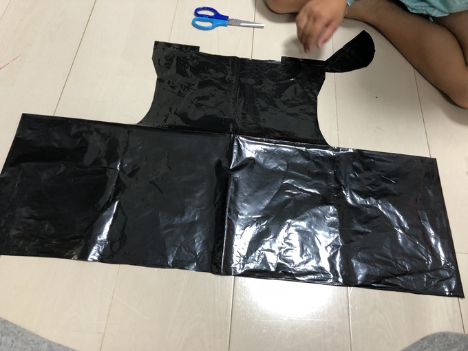 幼稚園用にビニール袋で作ったハロウィンの衣装