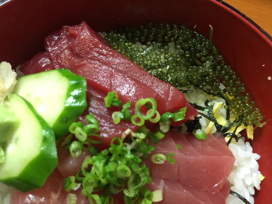 泊いゆまちのマグロ丼セット500円