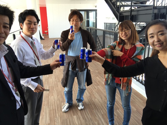 レッドブルで記念撮影