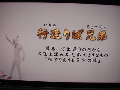 お腹を抱えて笑う