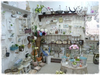 お花屋さんの中の雑貨屋さん