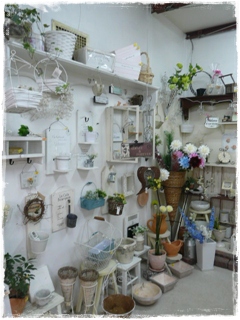 お花屋さんの中の雑貨屋さん