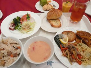 ランチバイキングで息抜きなのだ