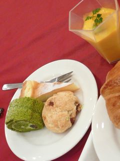 ランチバイキングで息抜きなのだ