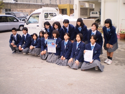 宜野湾中学校にキャップ回収へ