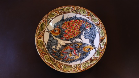 作陶展へ向けて、魚紋線彫り尺皿の紹介 │ 金城陶器 秀陶房