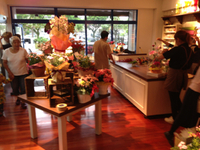 花屋は大忙し 2013/05/12 16:45:38