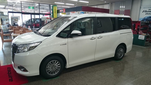 高級車に新たな選択肢「エスクァイア」誕生