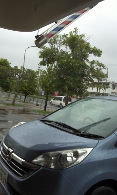 台風ですが・・・、営業。。。