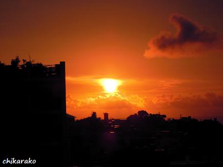 夏の夕暮れはオレンジ色 ♪